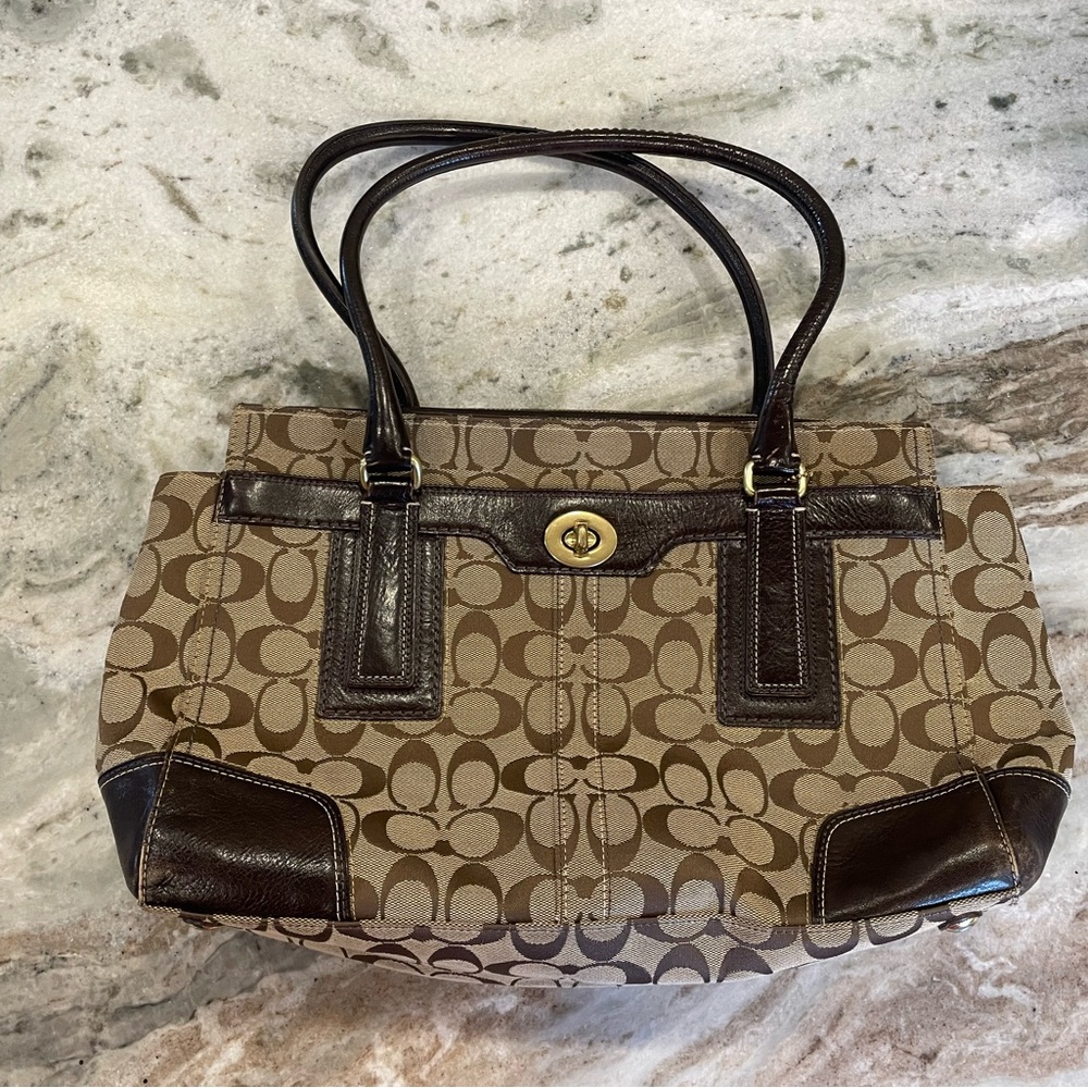 GENTLY USED AUTHENTIC BROWN/KHAKI COACH SIGNATURE CARRYALL TOTE